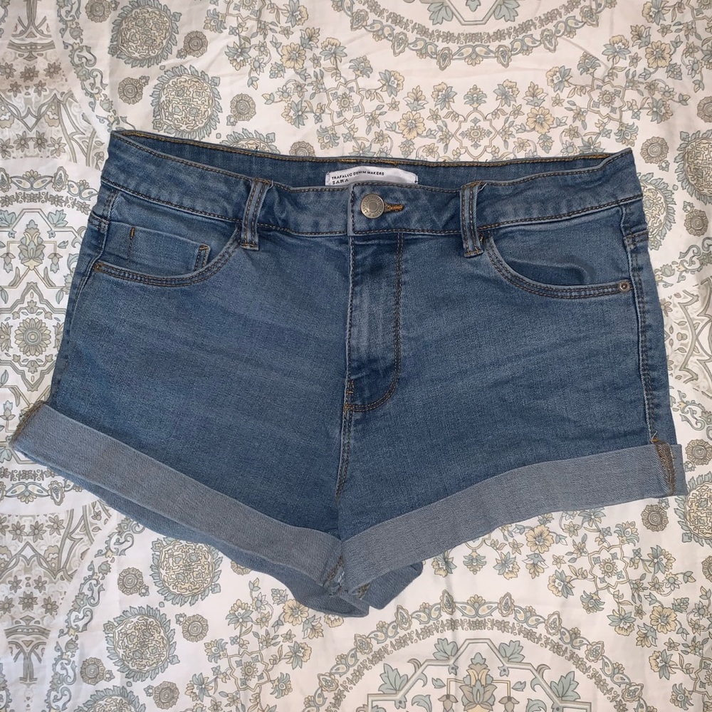 ZARA  light wash Jean shorts